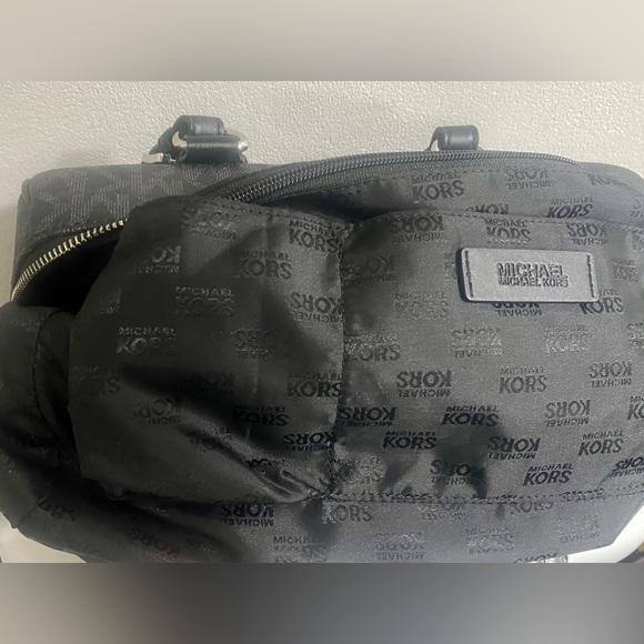 SOLD!! Michael Kors Grayson Medium Chain Signature Satchel, Wristlet, & Dust Bag - Picture 13 of 14